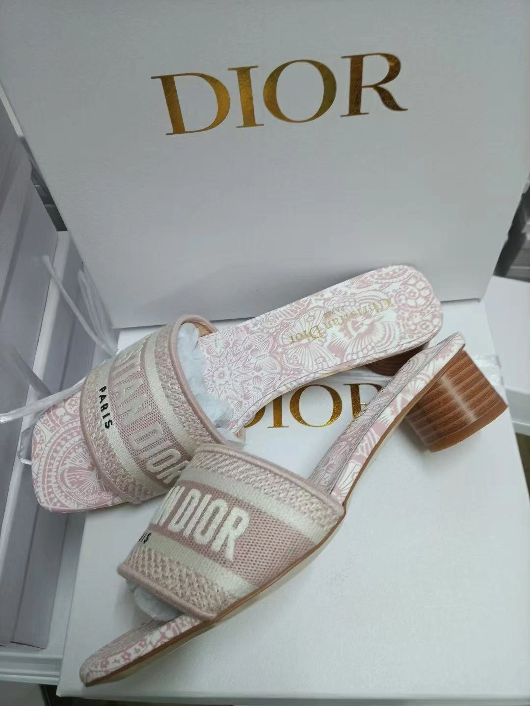 4ior KCQ902ECB_S35P embroidery cowhide Heel height：3.5CM item:ET-X234G1109